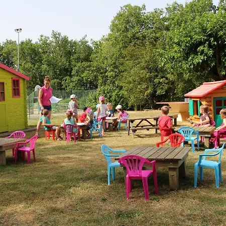 Kamp alanı Mobil Confortable - 6 Pers. - Api-1-52-2341 Puy-lʼÉvêque