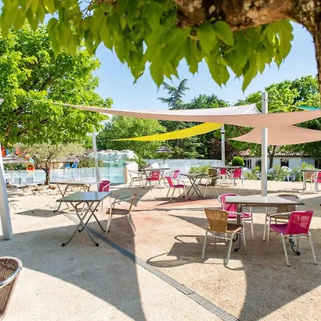Kamp alanı Mobil Confortable - 6 Pers. - Api-1-52-2341 Puy-lʼÉvêque