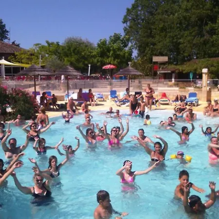 Kamp alanı Mobil Confortable - 6 Pers. - Api-1-52-2341 Puy-lʼÉvêque